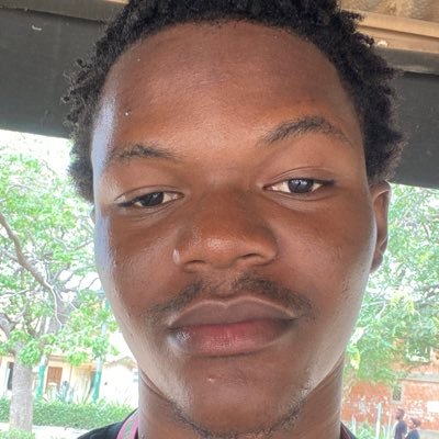 oluwalyricss's profile picture. 