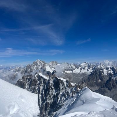 nitnelavb's profile picture. 