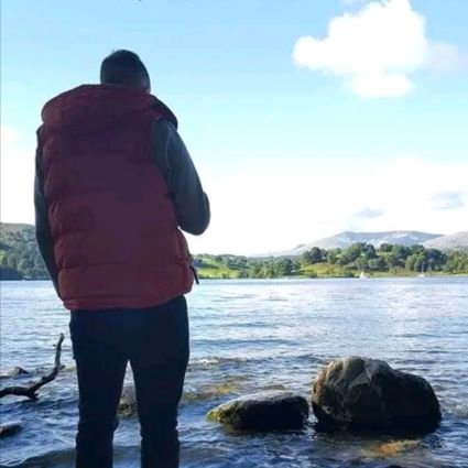 floodyblade's profile picture. You can't stop the river as it rushes to the sea 🌊