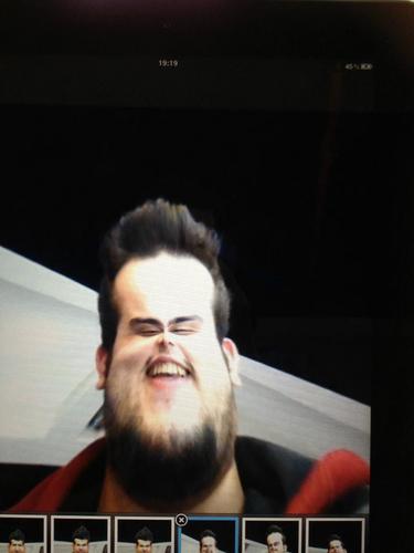 ekrem402's profile picture. 