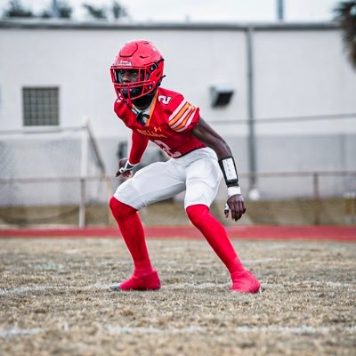 5’10 141LB ATH Class of 2024 🏈married to the game🤞🏽email:aaron12kk@gmail.com