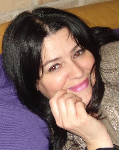 Lorena Silvia Sambruna nata a Milano. Scrittrice poetessa.