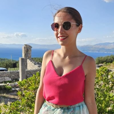 symphonichrissi's profile picture. Mag: Musik, Wintersport, Katzen, gutes Essen & guten Wein | Mag nicht: Populisten & Toupetträger mit Regierungsanspruch