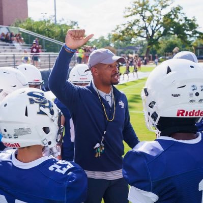 Husband. Father of 7️⃣. Retired NFL Veteran. Dean of Students 📚and Middle School Head Coach of 🏈,🥎, WBB🏀at @sbs_athletics. Also @HoustonTexans Gameday Emcee