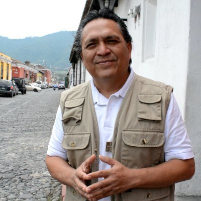 Periodista centroamericano, nacido en Guatemala. Dios es mi fuerza y mi auxilio