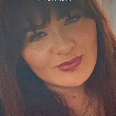 Devoted mum • Flat shoe & sleep advocate • Humanist •