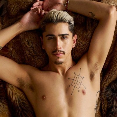 NSFW🔞Living art, free spirit & exhibitionist at heart. Celebrating freedom, connection & raw self expression. Big Dick, Bigger Ass, but the Biggest Heart😉