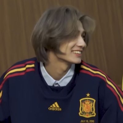 prettygunil's profile picture. they said i’m obsessed with xh. . . and i agree ! ♡