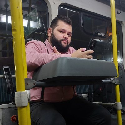 Eu era um menino que gostava de ônibus. Aí eu cresci e continuo sendo.
💻🗺️💼 @ Subsecretário de Transportes e Operação, SMTR.