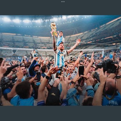 💙FC barcelona❤️1 sextete 2 tripletes, 5 Champions, 27 Ligas, 32 copas del Rey, 5 Supercopas de europa, 15 Súper copas de españa. Messi D10s 8 balones de Oro