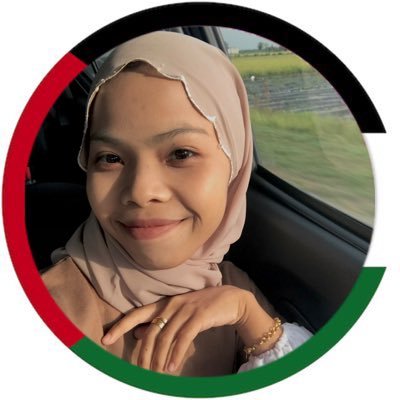 atxqx_'s profile picture. perempuan pendek to an incredible hubs♥ mak ayah is my priority⛄ suka makan dan suka mengai 🎣