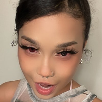 sadbunny_'s profile picture. what bout 2 ♊︎ 🤼‍♀️