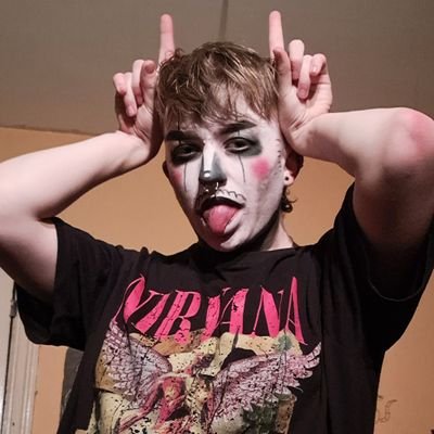 Eddie | I may be stupid | He/Him | 22
| priv @whorehound637