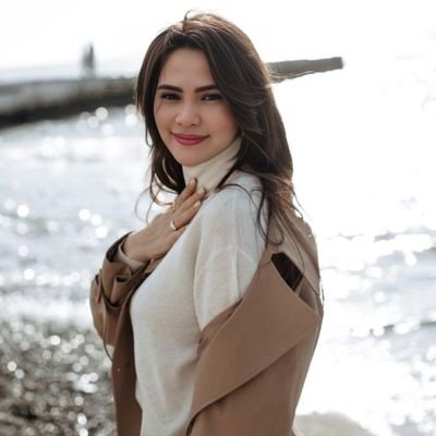 Rochellecueto's profile picture. No Matter the Situation, Don't Ever Let Your Emotions over Power Your Intelligence
The world is a classroom and everyone in it is your teacher; from the smalles