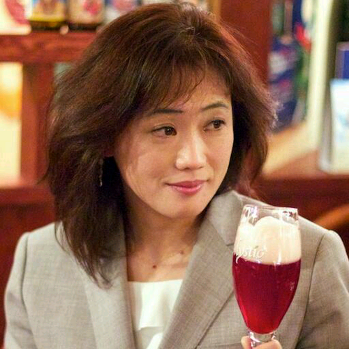 日本ベルギービール党党首。ベルギービールプロフェッショナルマスター。ビアジャーナリストアカデミー副学長。
ビール、甲斐よしひろ、ジャイアンツ、柴犬のどれが欠けても生きていけません。