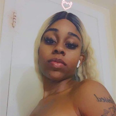 26 mother of 4 Small businesses @Treatsinacandle $HumbleLi26 Ig:Lifeoflimaaa https://t.co/cSkrc9jUaf