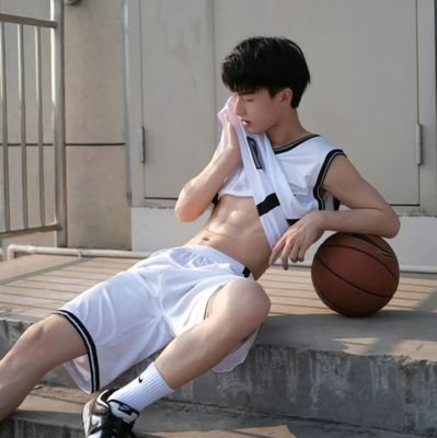 gz405912281468's profile picture. 男大一， 

本人1，喜瘦，喜奶  不喜胖，
25岁以上大叔勿扰
