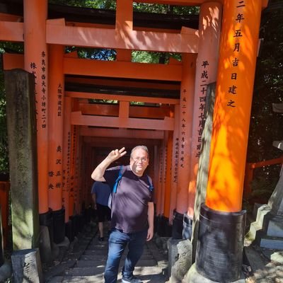 言語学とコミュニケーション
Linguistik und Kommunikation
PhD Student in Communication and Interculturality 
(DE | JAP | EN | ES | CAT)
https://t.co/O5altUHuwf