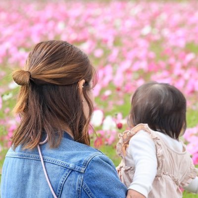 ﾌｫﾛｰする際にﾘﾌﾟくださると嬉しいです😊旦那氏と娘(のちこ)が好き。ゆるりと絡んでくださったら嬉しいです✨綺麗な写真たまに載せてるけど撮ってるのは旦那氏だよ。旦那氏と娘が今日も可愛い。惚気けます。2021.7.7💍2022.8.30👶🏻 リア垢じゃないよ