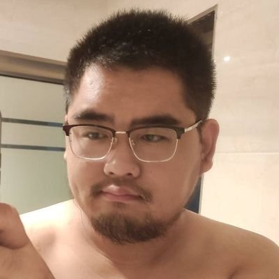 Rm9dxUP5VlxwVek's profile picture. 这个人很懒，是真的只转不敢发自己的怂包