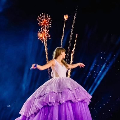 pile_of_books_'s profile picture. 