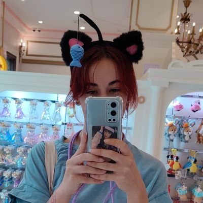 kpopspaintrade's profile picture. Kpop! 🇰🇷🏳️‍🌈