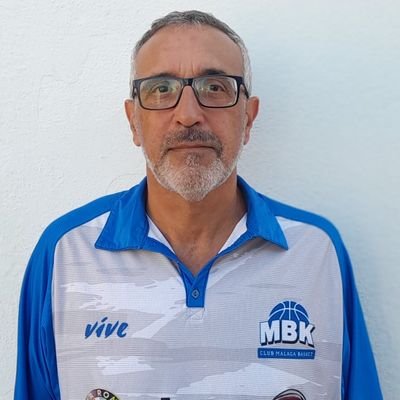 Basket & Iuris. Coach en Club Malaga Basket. Aprendiendo mejoramos.
Desleal es el que abandona cuando el camino se oscurece.