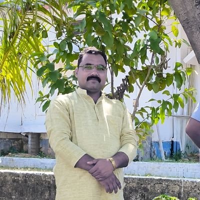 छोटे से दिल ❤️में गम बहुत है, जिन्दगी में मिले जख्म बहुत हैं, मार ही डालती कब की ये दुनियाँ हमें, कम्बखत दोस्तों 👬 की दुआओं में दम बहुत है.