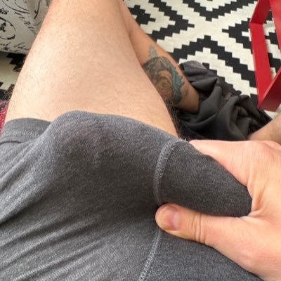 🔞NSFW gay male original content & reposts. Only recently started showing bits of myself and reposting things that make my dick hard and maybe yours too 😉