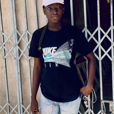 God first 🤝🏽🤗/
half Ghanaian 🇬🇭 half Nigerian 🇳🇬/
calm, smart and tall😂💔/
Capricorn ♑/
loves music/ Madrid fan ⚪📌