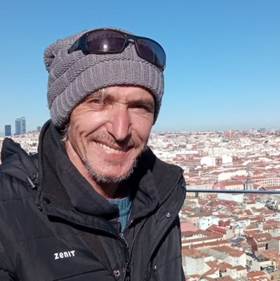 NO TE QUEJES DE LOS POLÍTICOS....RECUERDA QUE VOS LOS ELEGÍS. EN TODO CASO INFORMATE MEJOR, VOTA A QUIEN TE REPRESENTA POR SUS IDEAS Y NO POR SUS PROMESAS.