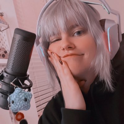part time variety streamer ~ she/her ~ just trying to have a good time 🌙 twitch: kyrazuu ~ twitches women’s guild ~ contact: kyrazuu@gmail.com