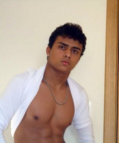 ' aquele que esta acima de você :B e abaixo de Deus .
quem sou eu? aquele que é convidado pra comunas viip -
         Eu sou phoda (y)'
Eu não me acho
  