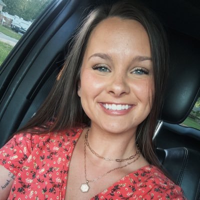 TaylorRochele15's profile picture. nsu '19 👩🏽‍🎓 • insta: taylor_2313 📸