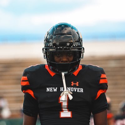 NHHS 24’🔸⚫️/ RB -ATH/ 6”0/ 1805LB/ T & F 🥇/ 22’ First team All-Conference /22-23’ star-news OPTY / 4.49-40⏱ / 📞-910-459-9467