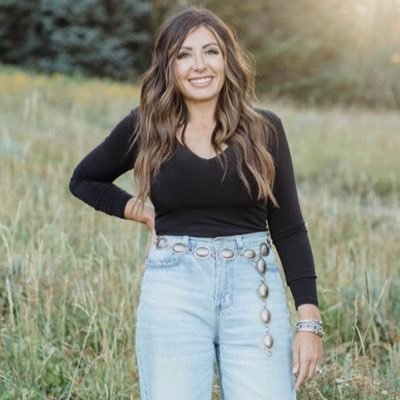 lawyer. cattle rancher. fashion enthusiast. wife & mom. insta: ang.gurney
