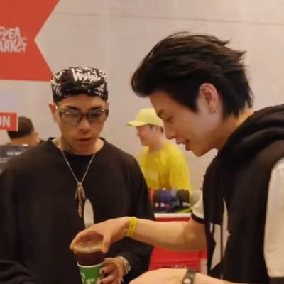 EarnAlins's profile picture. ก็จะรักไปเรื่อยๆแบบนี้แหละ꒰ ї ꒱

🌙♬ L93ꔛYK93🍀 ·͜·ꔛBIGONE91⭐️ꔛREDDY85🍍ꔛDOHANSE97😼💚