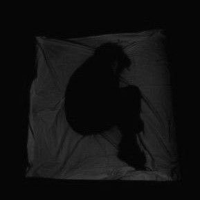 ii7lz2's profile picture. ولكنـي وحيـده بعمنـى الكلمـه😔.