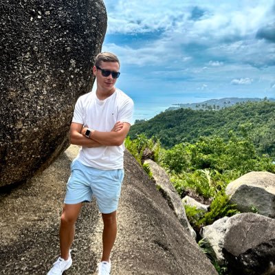 nl2299_'s profile picture. electric now ⚡️