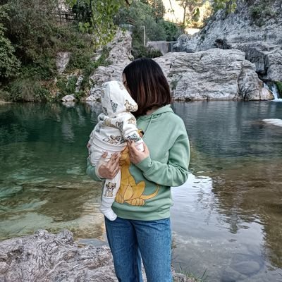 Ψ
Psicóloga General Sanitaria y
Neuropsicóloga.
Mamá primeriza y madre de gatones.