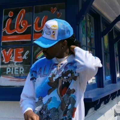 kelvinisalive0's profile picture. 𝕷𝖊𝖙’𝖘 𝖈𝖆𝖙𝖈𝖍 𝖋𝖊𝖊𝖑𝖎𝖓𝖌𝖘