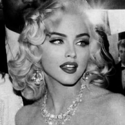 galaxis00's profile picture. 다른시각으로, 디테일하게
가치를 창조합시다.
글쓰기 좋아하는 블로거.