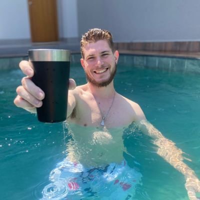 Homem da Camy
Sofredor pelo Corinthians
Degustador de cerveja barata 🍻