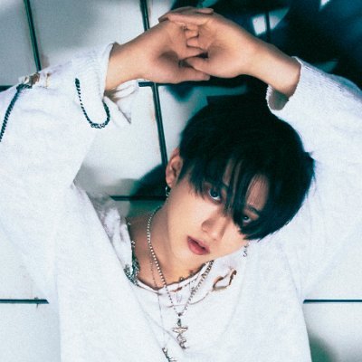 seocngbin's profile picture. '𝐗𝐂𝐈𝐗   ∷ The enigmatic wordsmith, paints lyrical masterpieces with his dark and introspective verses. Call him Seo Changbin.