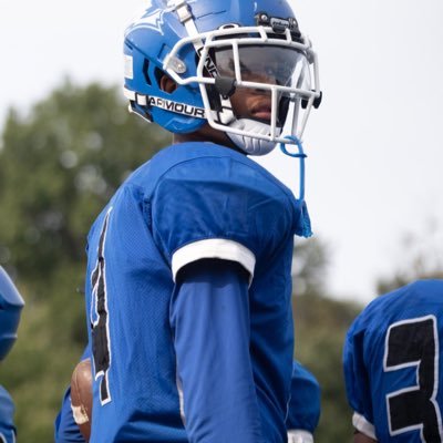 My name is Dazmir Giles
 co 27 freshman  qb,fs,de
I attend at kenwood high school
6’3 1/2 
162 ibs