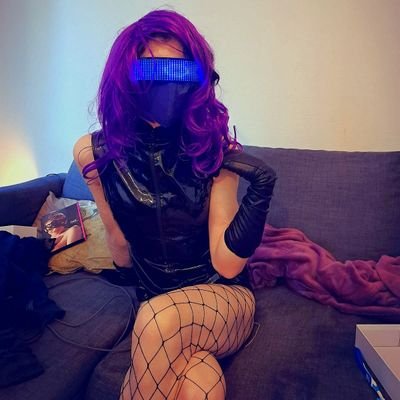 24 She/they transfemine Top Domme.
Mistress-GF of @xLucyCaboosy
Used to be a Master now a Hot Future babe~
All hail The Domi-Matrix Supreme ;)
MDNI