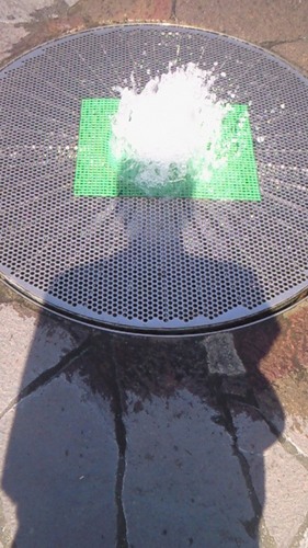 ship2k's profile picture. 日本短詩（短歌・俳句…、もちろん現代詩も…）に興味を持つ風来坊です。呟きのようなぽつりとした自作や、ふと思い出す浮雲のような過去の秀作、それと日常から陽炎のように剥がれそうなことを囁きの中に流してしまいます。暇つぶしに…よろしく…