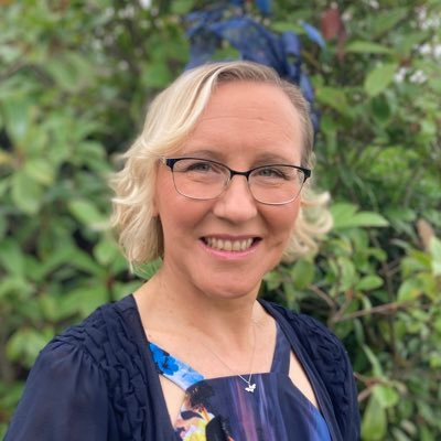 Proud long longtime NHS Pharmacy Technician @aptuk1 fellow, @PWD_South Lead Training Programme Director, part time carer 👵🏻, wife & mum to 2, plane spotter ✈️