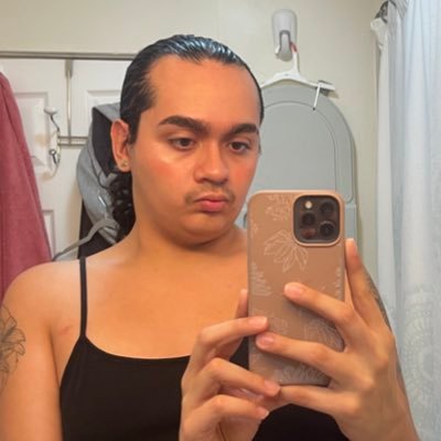 i do hair and makeup she/they | | 🇨🇱🏳️⚧️🏳️🌈 | ♎️
