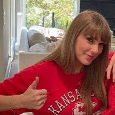 numberr1swiftie's profile picture. • — cinci n1 🕸️🍂 | hoax, ivy, mean, i know places, and reps #1 stan 🍁🕷️| fan acc 📞🧣| — •